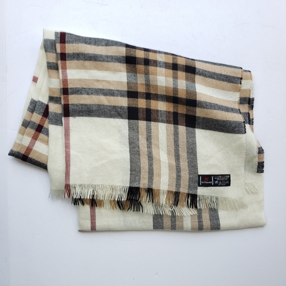 V. Fraas Cashmink plaid scarf with fringe edges - Picture 2 of 3